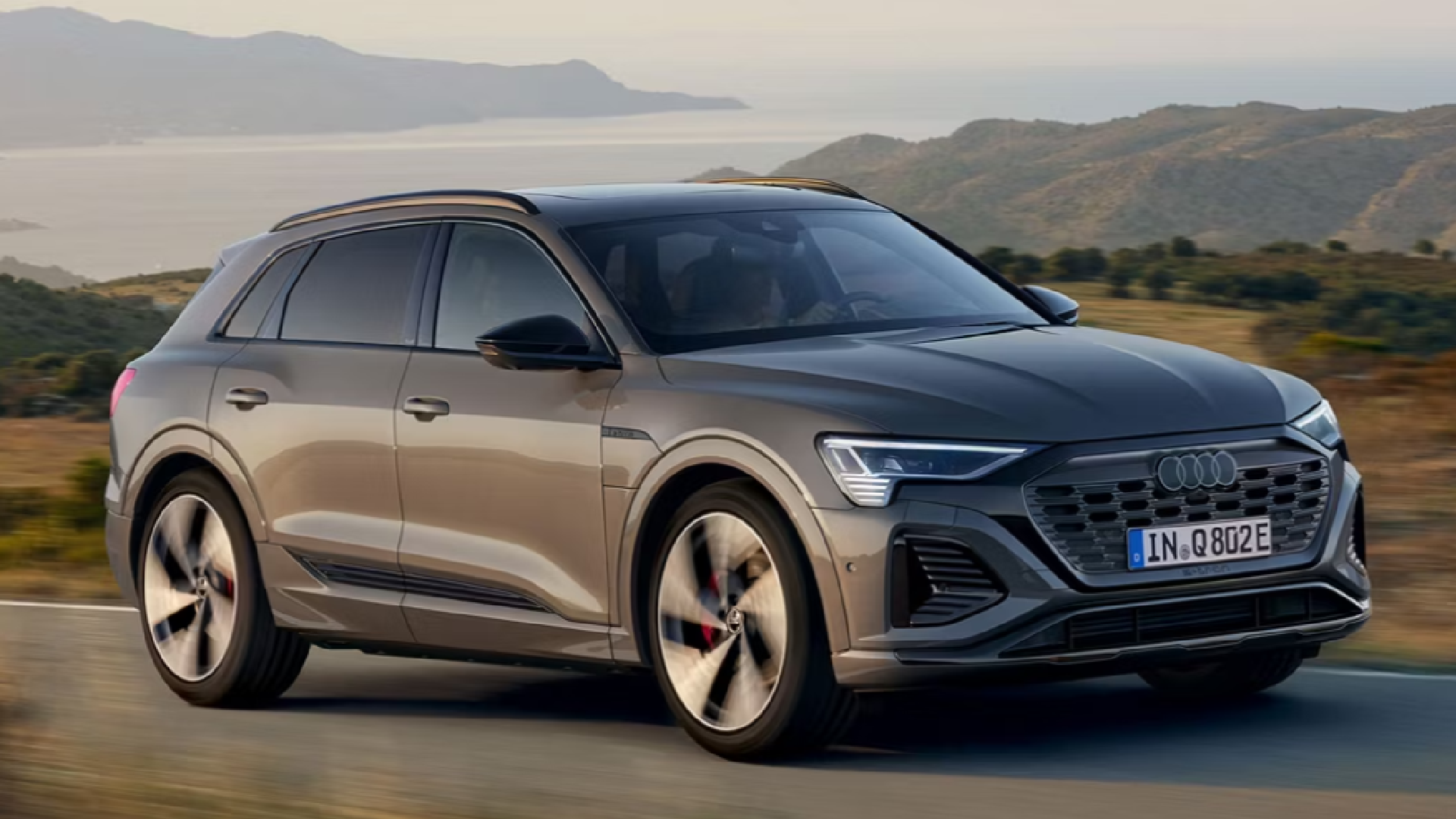 Quiet, impressive. The Audi Q8 Sportback e-tron.